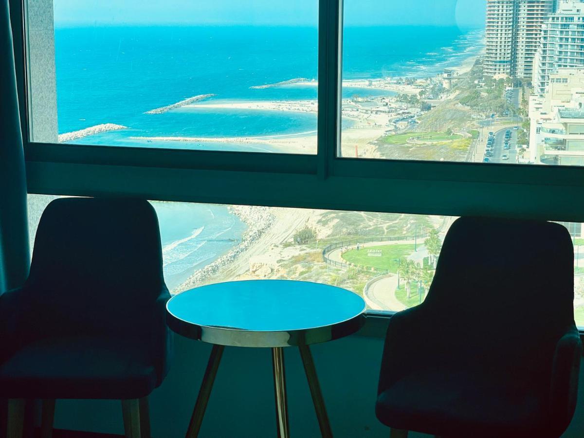 C Tower Apartments Netanya Esterno foto