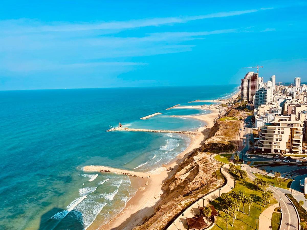 C Tower Apartments Netanya Esterno foto