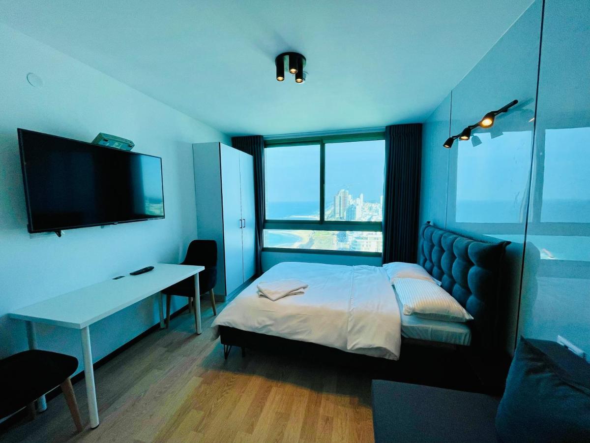 C Tower Apartments Netanya Esterno foto