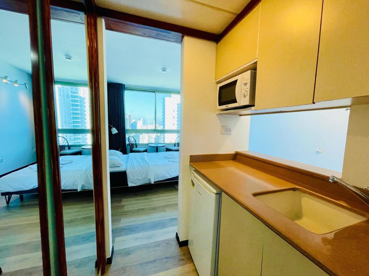 C Tower Apartments Netanya Esterno foto