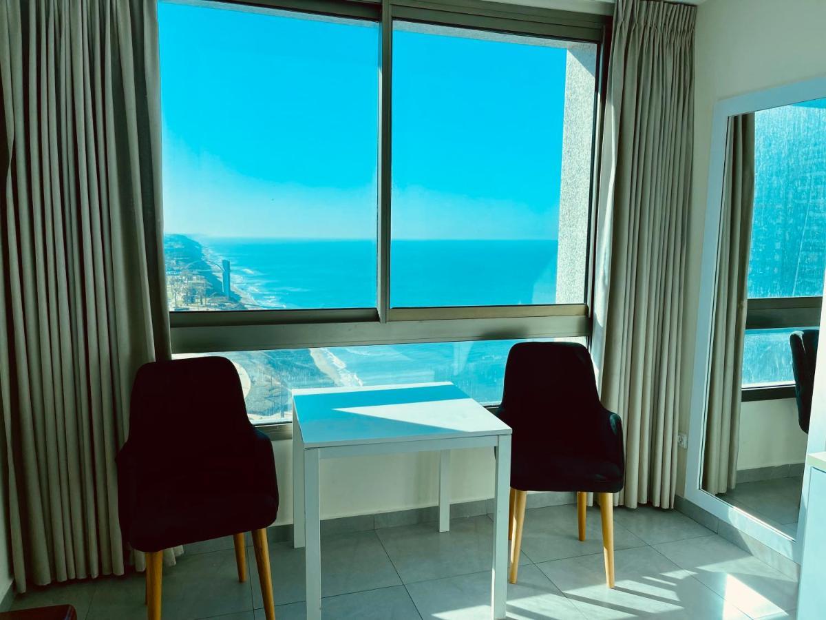 C Tower Apartments Netanya Esterno foto