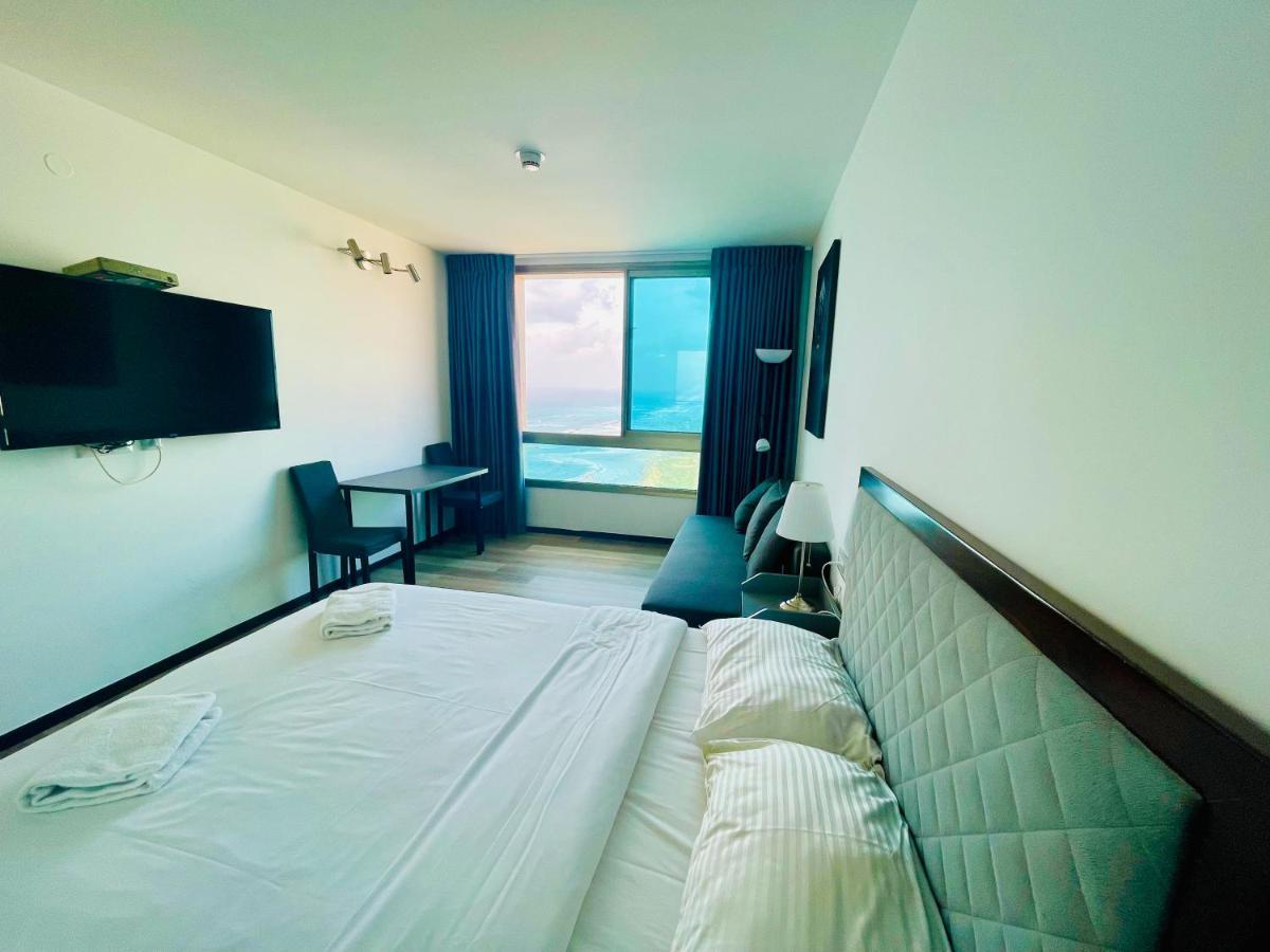 C Tower Apartments Netanya Esterno foto
