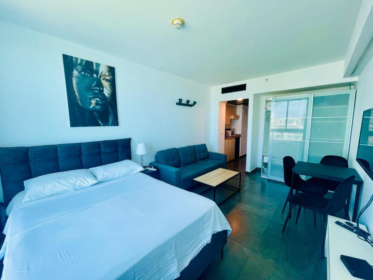 C Tower Apartments Netanya Esterno foto