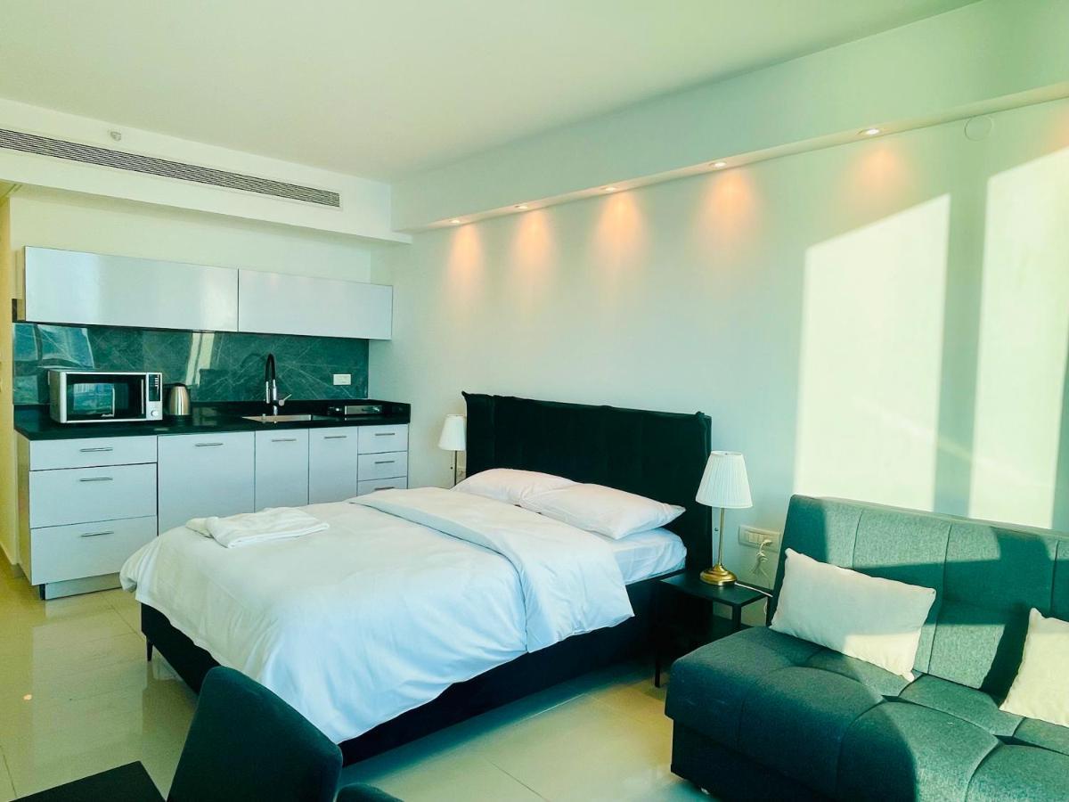C Tower Apartments Netanya Esterno foto