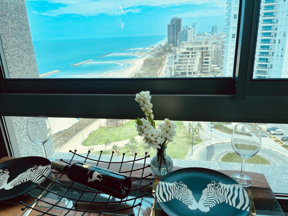 C Tower Apartments Netanya Esterno foto