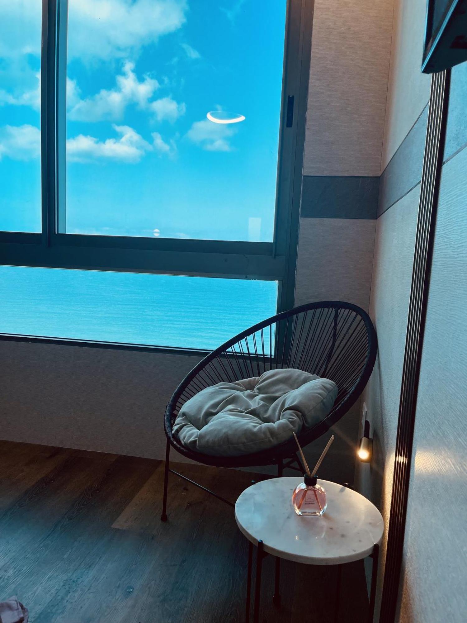 C Tower Apartments Netanya Esterno foto